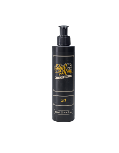 Envase de Skull Men Curl Cream 200ml, crema para rizos con fijación natural.